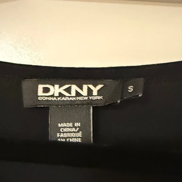 Adorable DKNY Midi Dress. - Picture 5 of 6